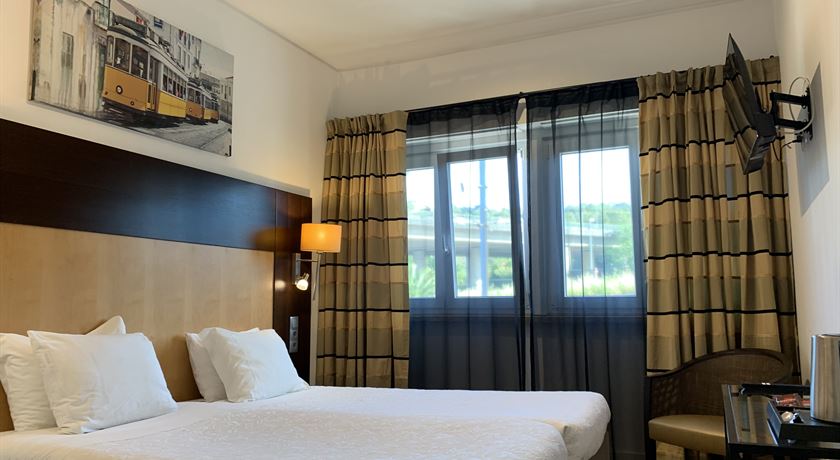 Twin room with private Bathroom